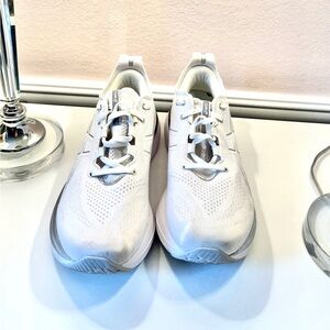 ASICS Women’s GEL-Nimbus 26 Platinum – Size 12 B